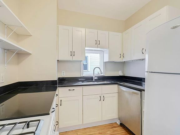3rd image of 3552 Bryant Ave S