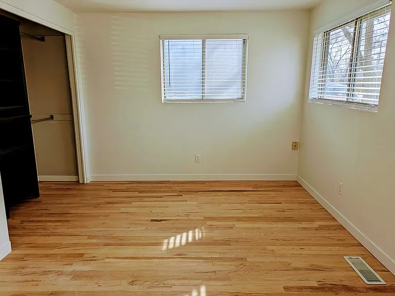 4310 W Clark St — Photo 4