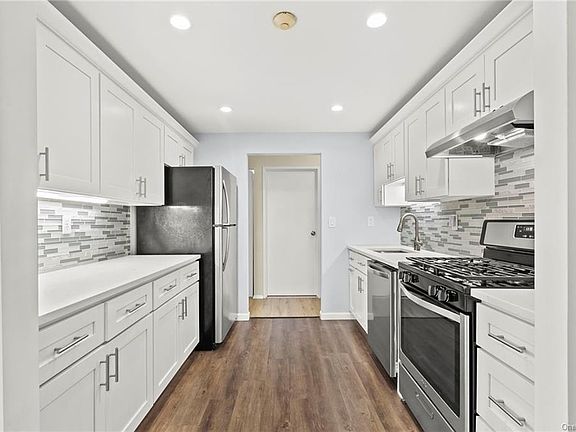 3rd image of 1376 Midland Ave APT 501