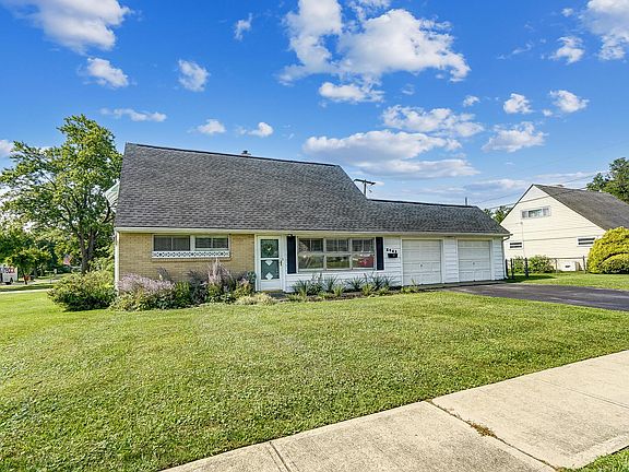 3rd image of 2943 Louise Ave