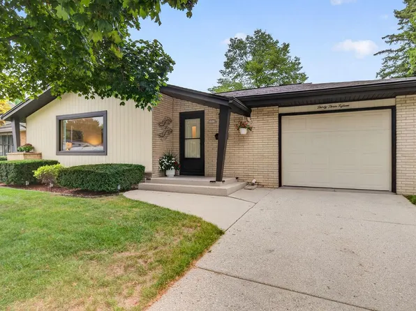3315 Hickory CIRCLE, Sheboygan, WI 53081