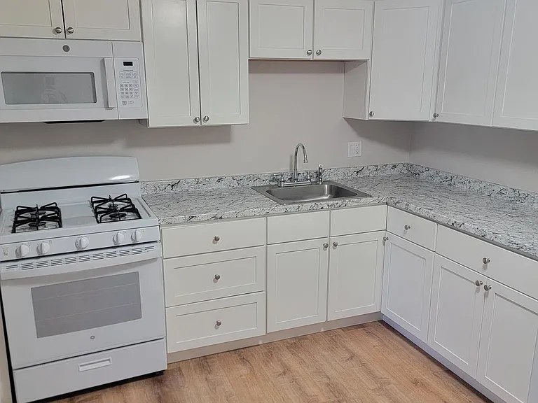 Pelham Street Apartments — Photo 2