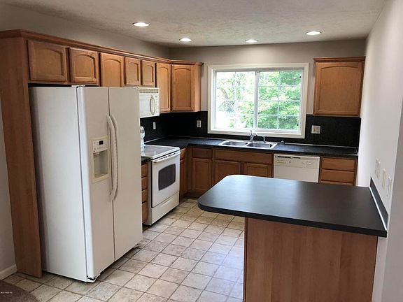 2nd image of 512 W 23rd St