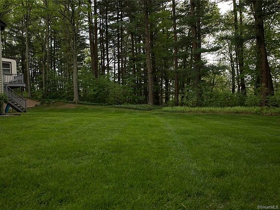 4th image of 24 Pinegrove Dr