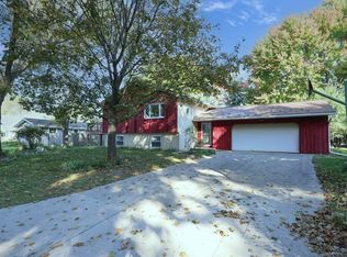 333 Parkwood Dr, Neenah, WI 54956