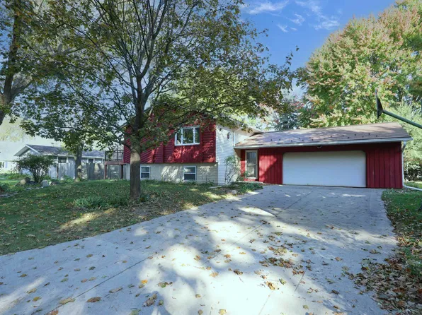333 Parkwood Dr, Neenah, WI 54956