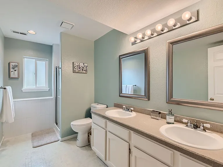 284 Dover Ct — Photo 22