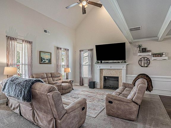 4th image of 224 Dixon Cir