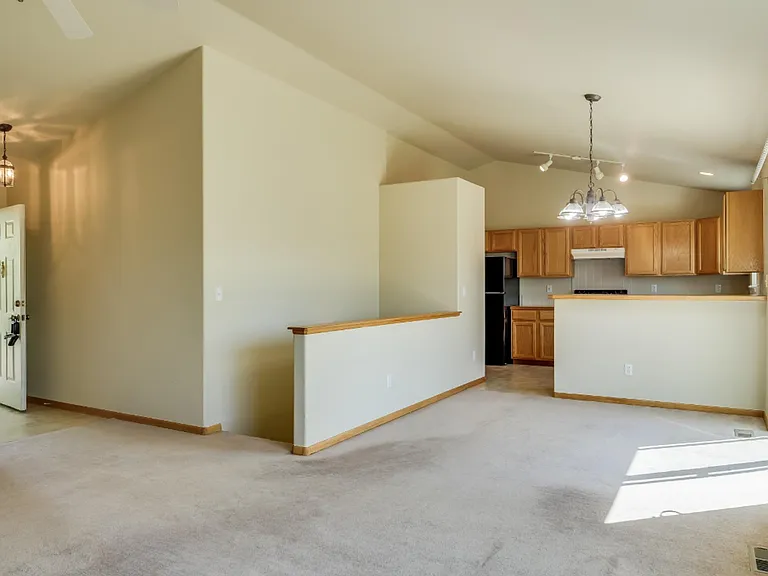 883 Emerald Dr — Photo 5