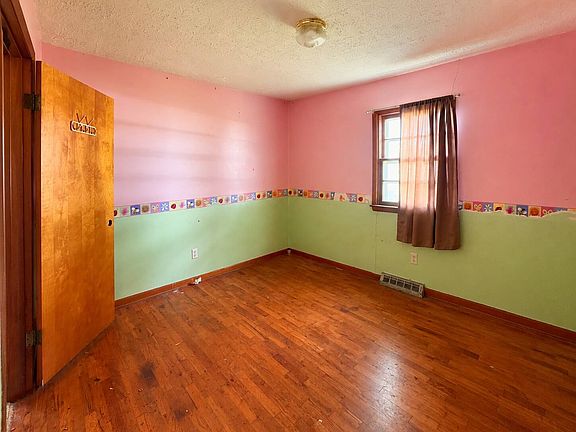 5th image of 26018 Benton Way
