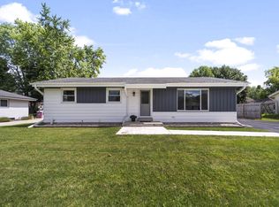 258 S Regis Rd, Saukville, WI 53080