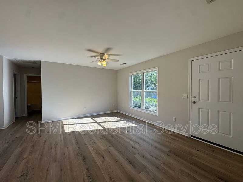 3 bed, 2.0 bath, 1998 sqft, $1,750 — Photo 4