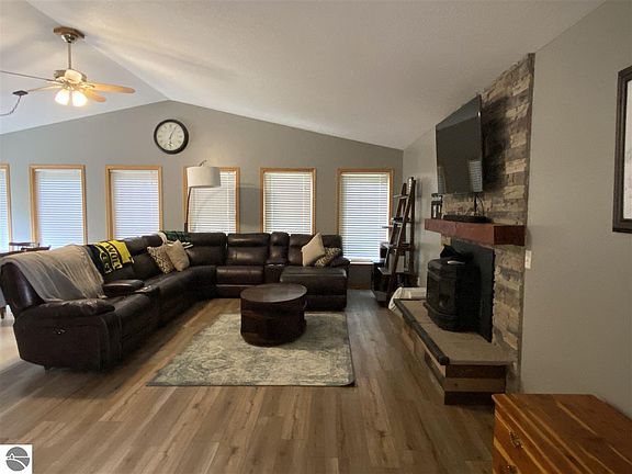 5th image of 807 Quail Dr SW
