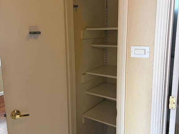 2nd image of 606 Cummins Way #606
