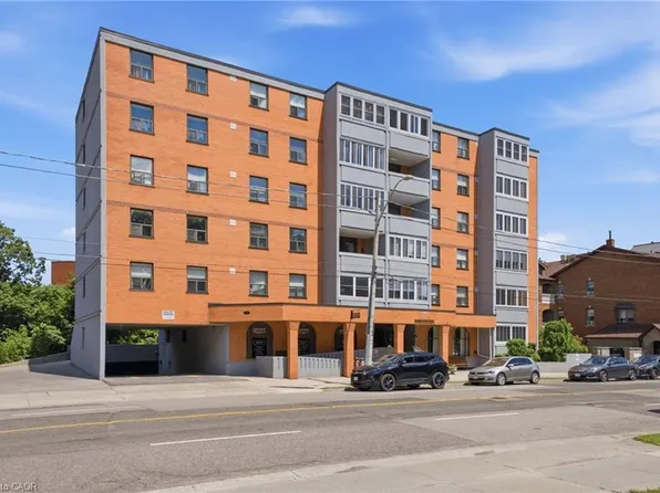 23 Main St #307, Dundas, ON L9H 2P7