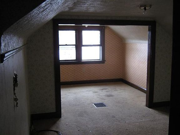 4th image of 53 & 55 E Mapledale Ave