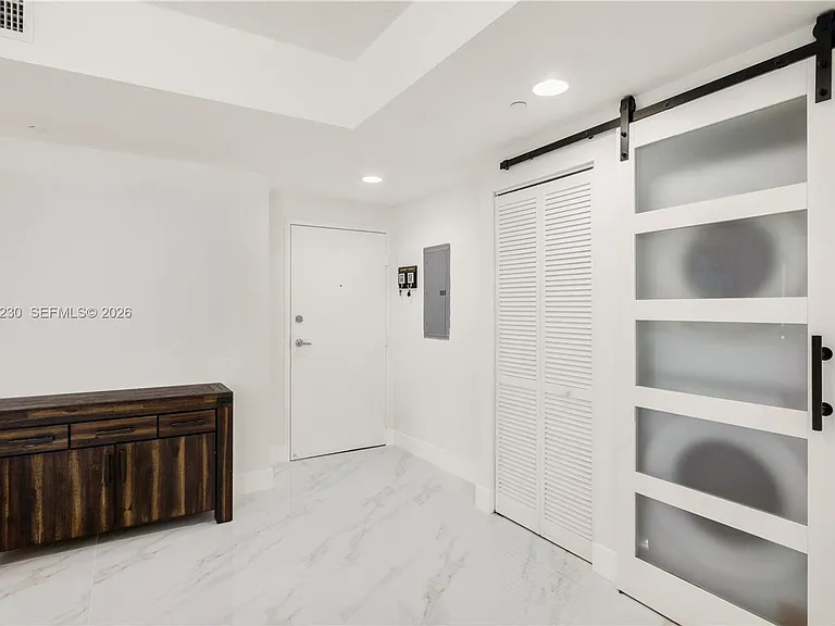 601 NE 23rd St #706 — Photo 4