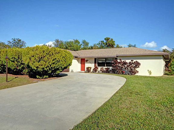2nd image of 2821 NE Yorkshire Ln