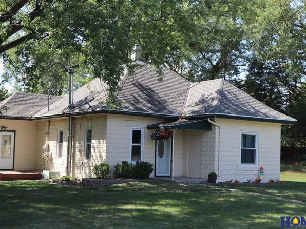 224 N Pine St, Valparaiso, NE 68065