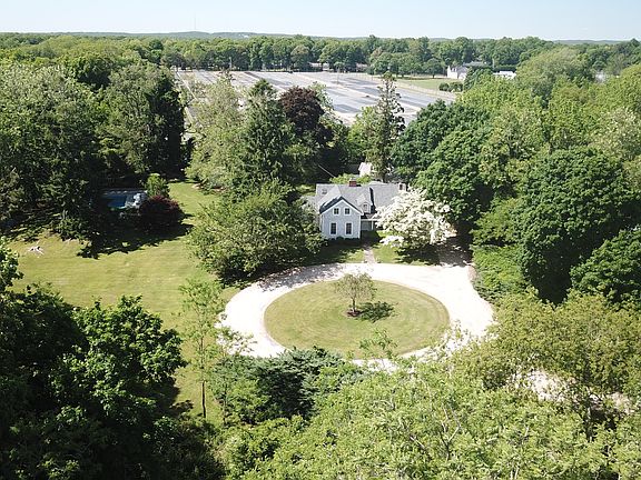 4th image of 44 Evergreen Ave