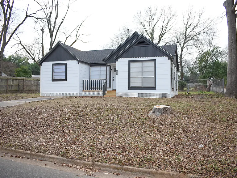 221 N Sanders St — Photo 26