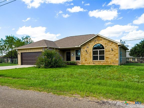 2nd image of 225 Bluebonnet Dr