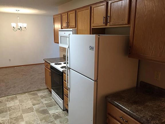 3rd image of 8778 Hastings Cir NE