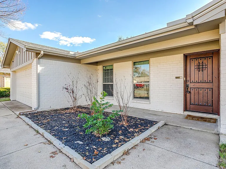 1812 Winchester Way — Photo 3