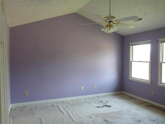 2nd image of 886 Louise Dr