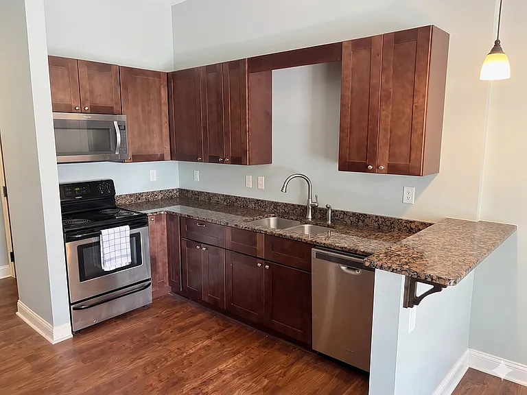492 N Thomas St — Photo 4