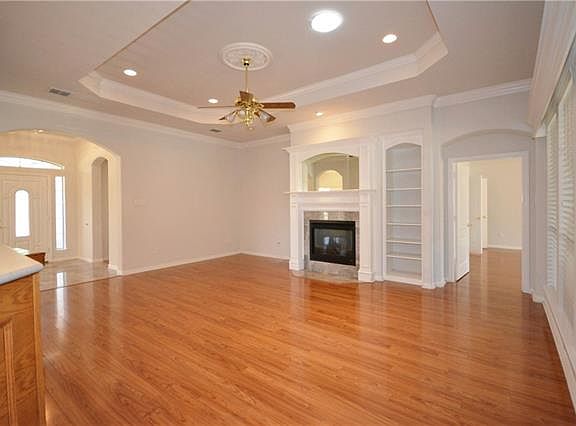 3rd image of 814 Amherst Dr