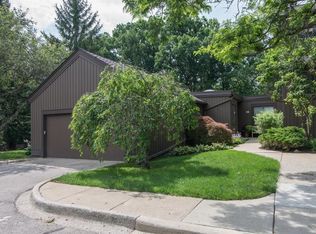 16 Southwick Ct, Ann Arbor, MI 48105