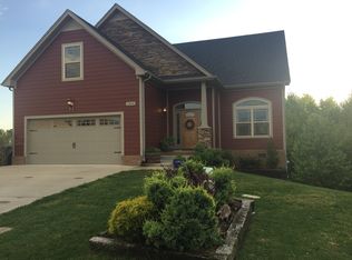 2240 Fairfax Dr, Clarksville, TN 37043