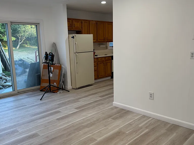 Metacom Ave — Photo 11