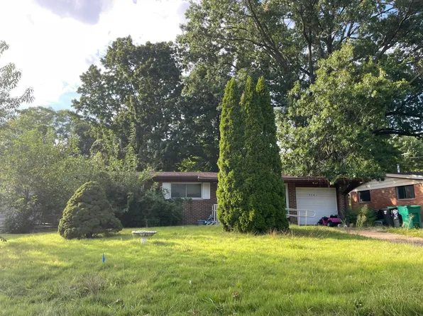 2301 Hallwood Dr, Saint Louis, MO 63136