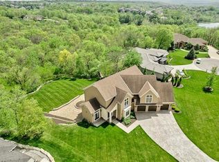 6995 NW Scenic Dr, Parkville, MO 64152