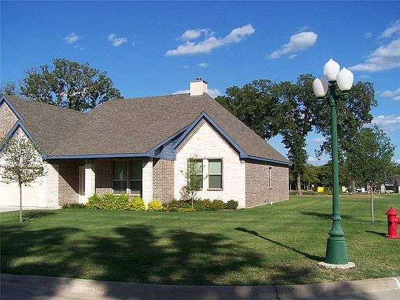 2nd image of 136 Bent Oak Dr