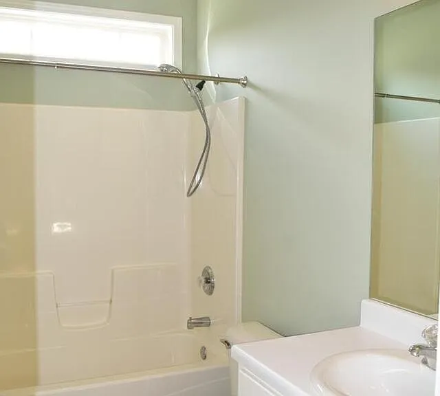 35 Bedford Park Dr — Photo 20