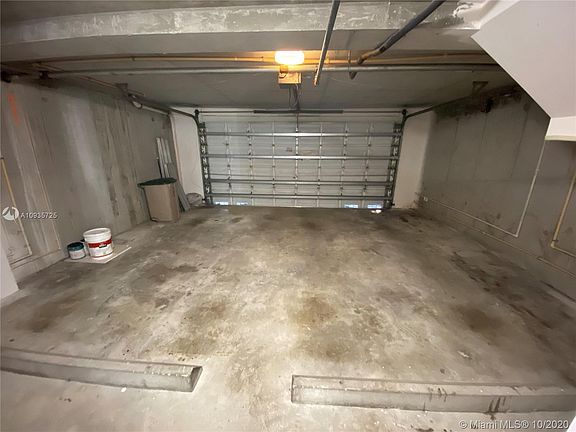 4th image of 2821 NE 185th St APT 404