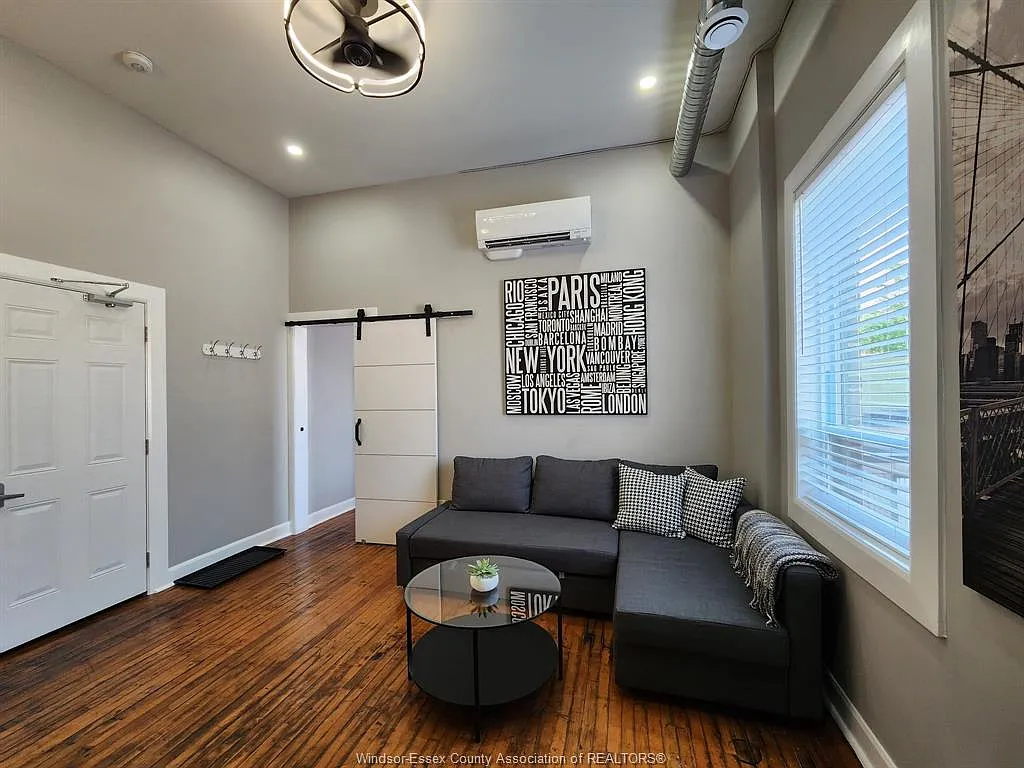 1 bed, $1,200 — Photo 2