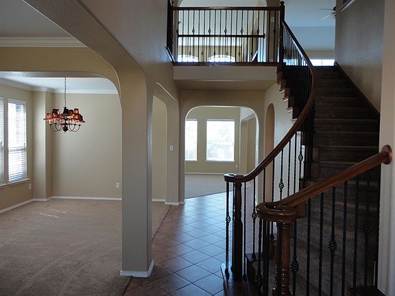 2nd image of 916 Peach Ln