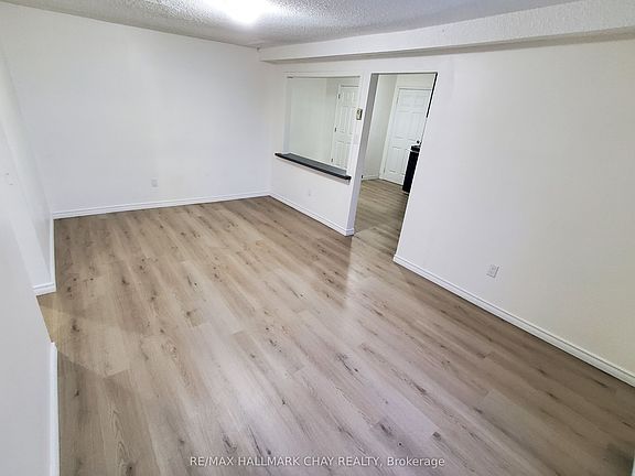 3rd image of 58 Queen St W #6