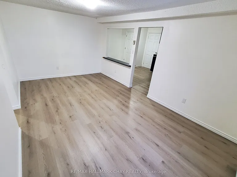 58 Queen St W #6 — Photo 3
