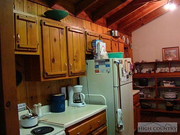 5th image of 221 Doe Meadows Dr