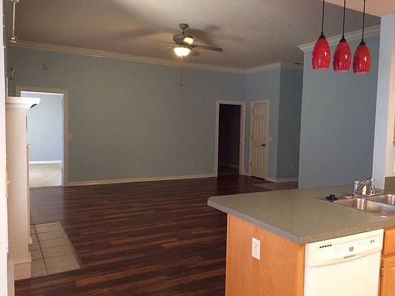 Living Room pic 1