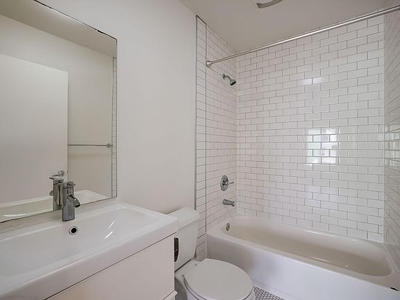 5th image of 306 N Bonnie Brae St APT 1