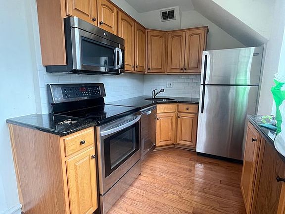 3rd image of 407 Cypress St APT 2F