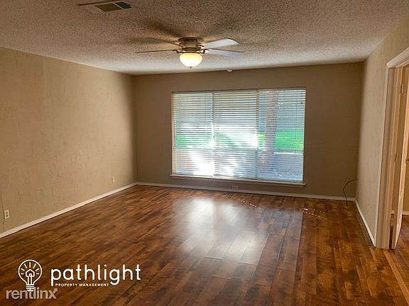 3rd image of 3404 Woodford Dr