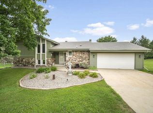 W249S7055 Sugar Maple DRIVE, Waukesha, WI 53189