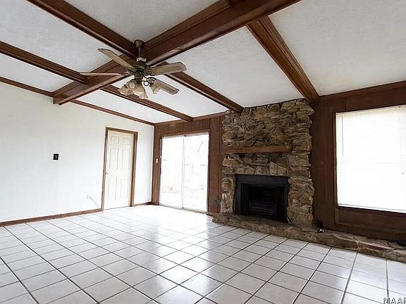 3rd image of 645 Groveland Dr